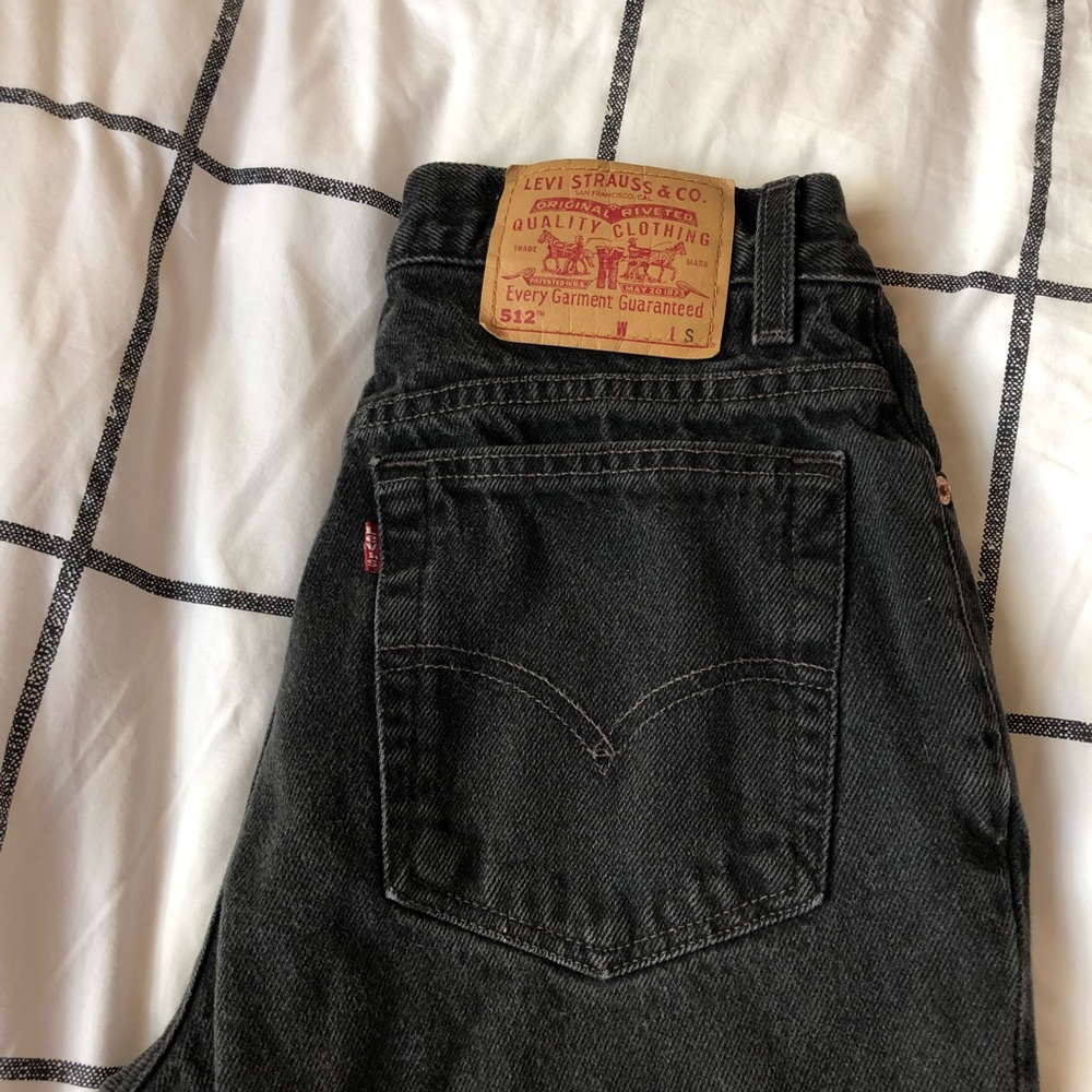 black vintage levis mom jeans